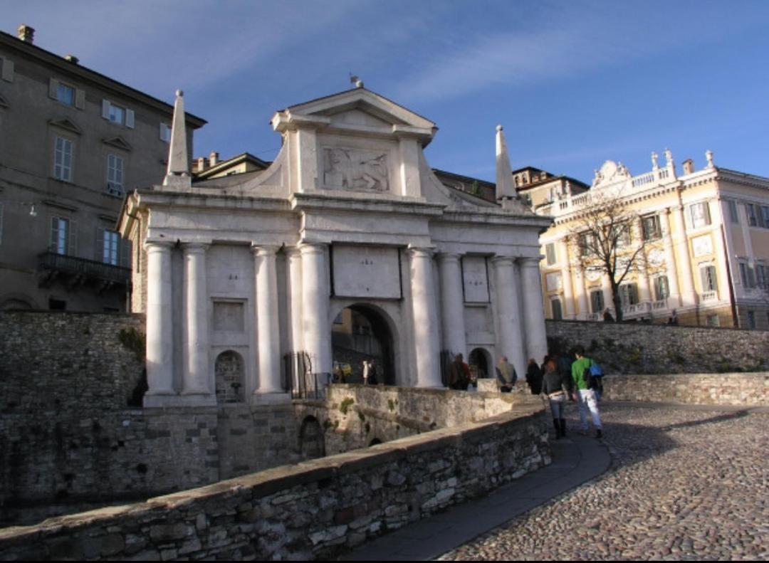 B&B Sotto Le Mura Bergamo Exterior photo